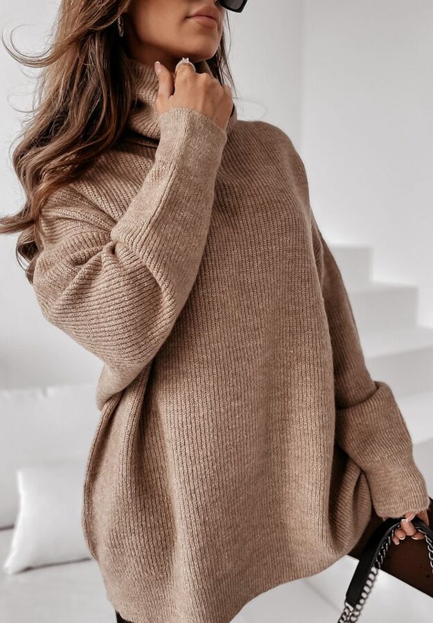 Oversize megztinis aukstu kaklu (Camel)