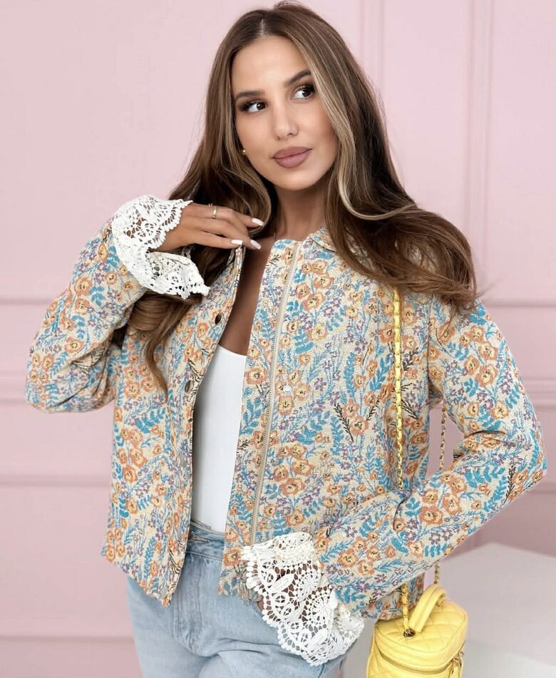 Žakardinė gėlėta striukė