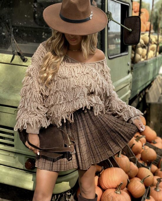 Megztinis su kutais (beige)