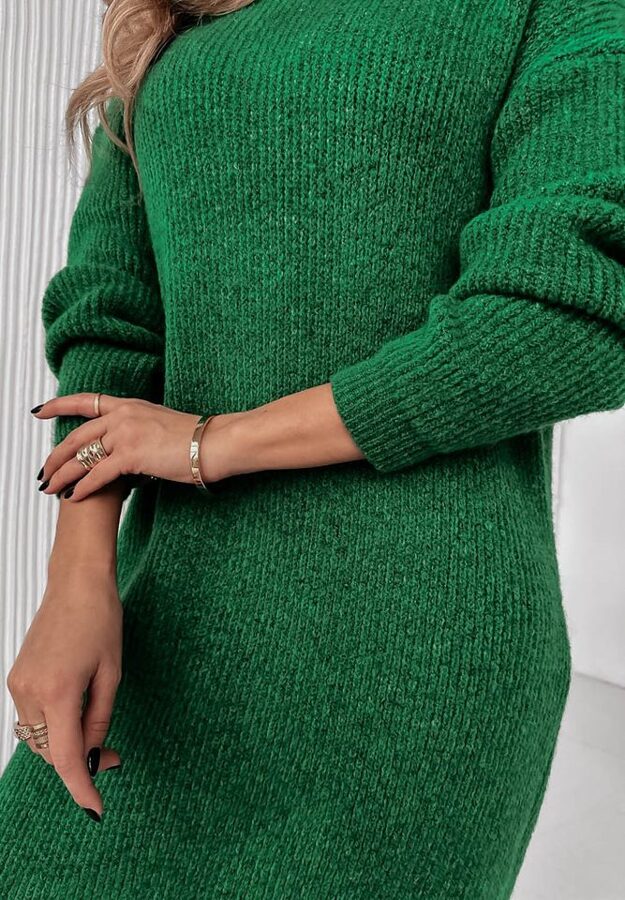 Oversize megzta suknelė aukštu kaklu (žalia)